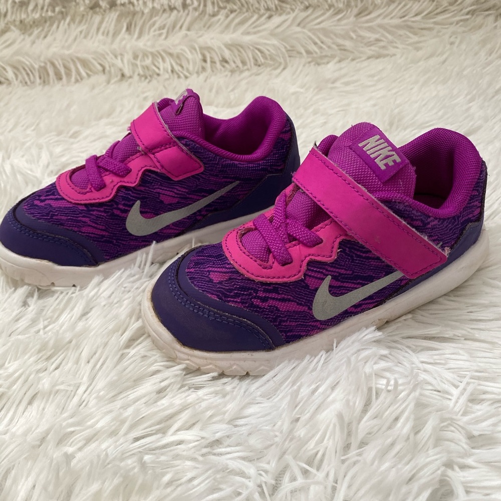 Kids Nike tennis shoes